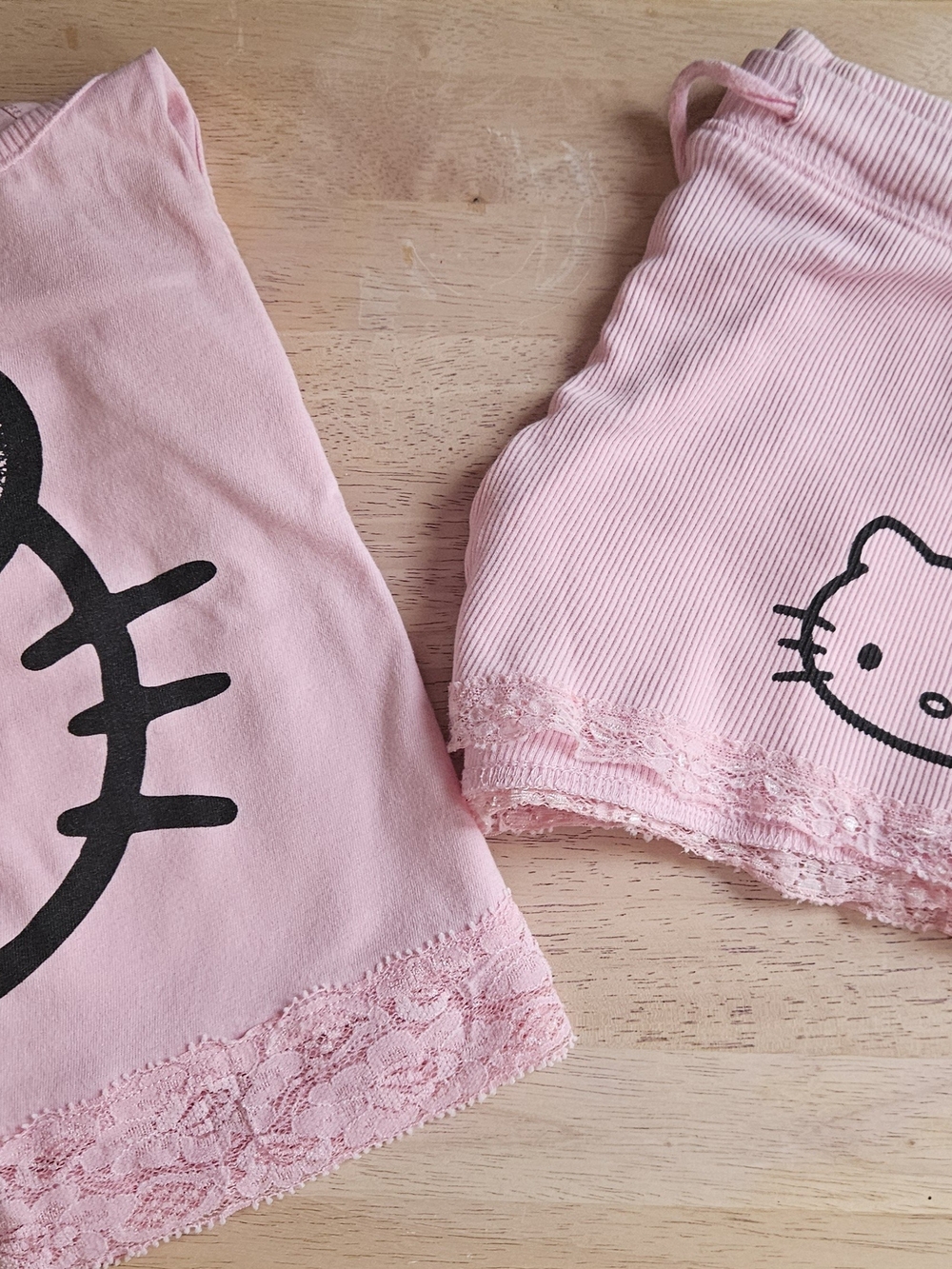 Hello Kitty Light Pink Lace-Trim Pajama Set. - Picture 5 of 6